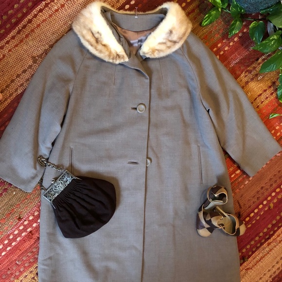 Vintage Coat with Fur Collar - Picture 3 of 6